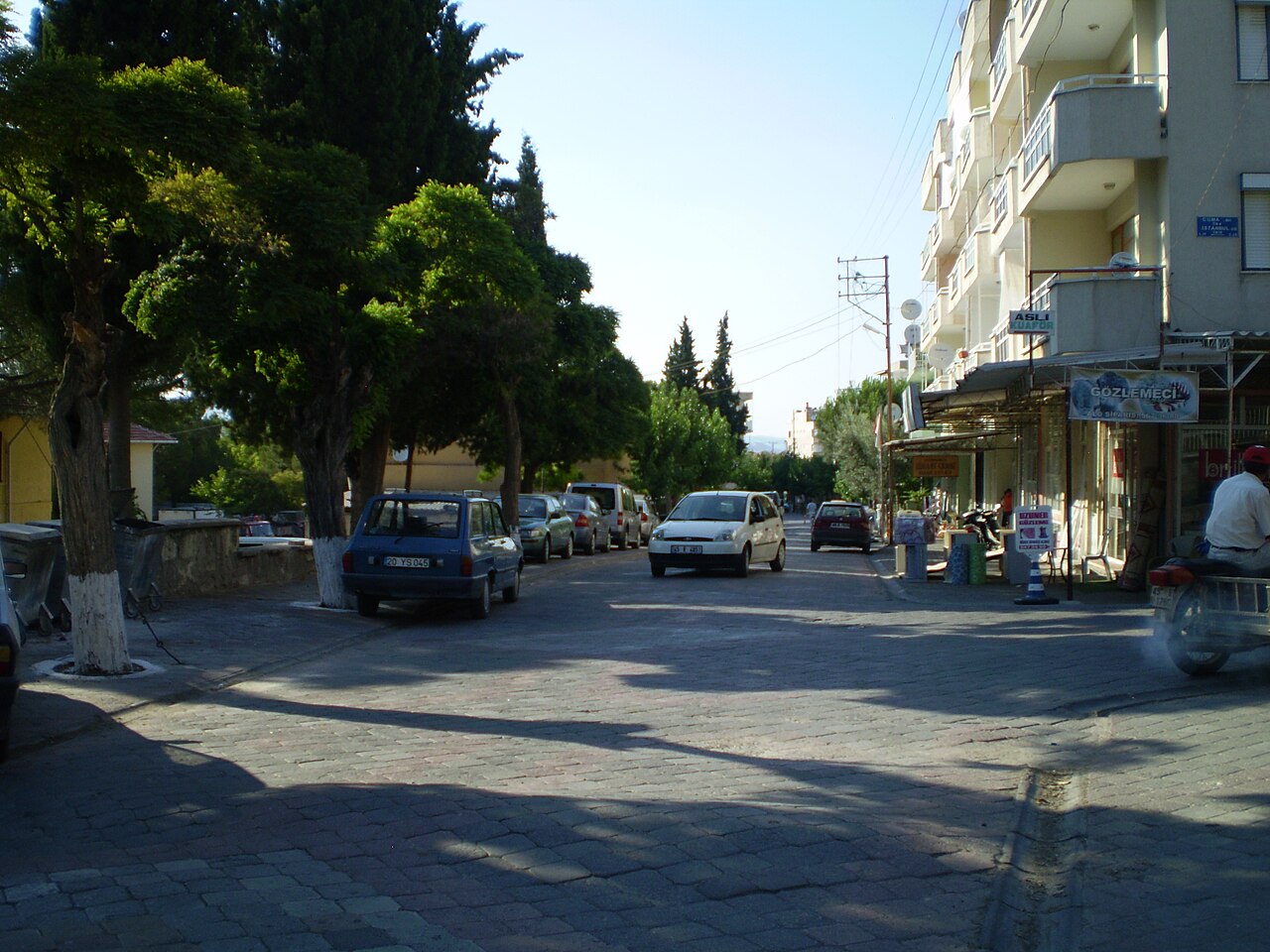 A photograph of Gördes