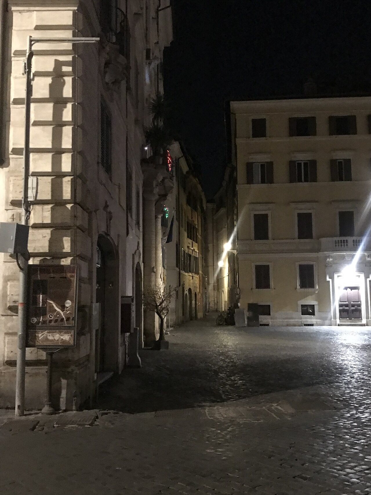 Ein Foto von Piazza Farnese