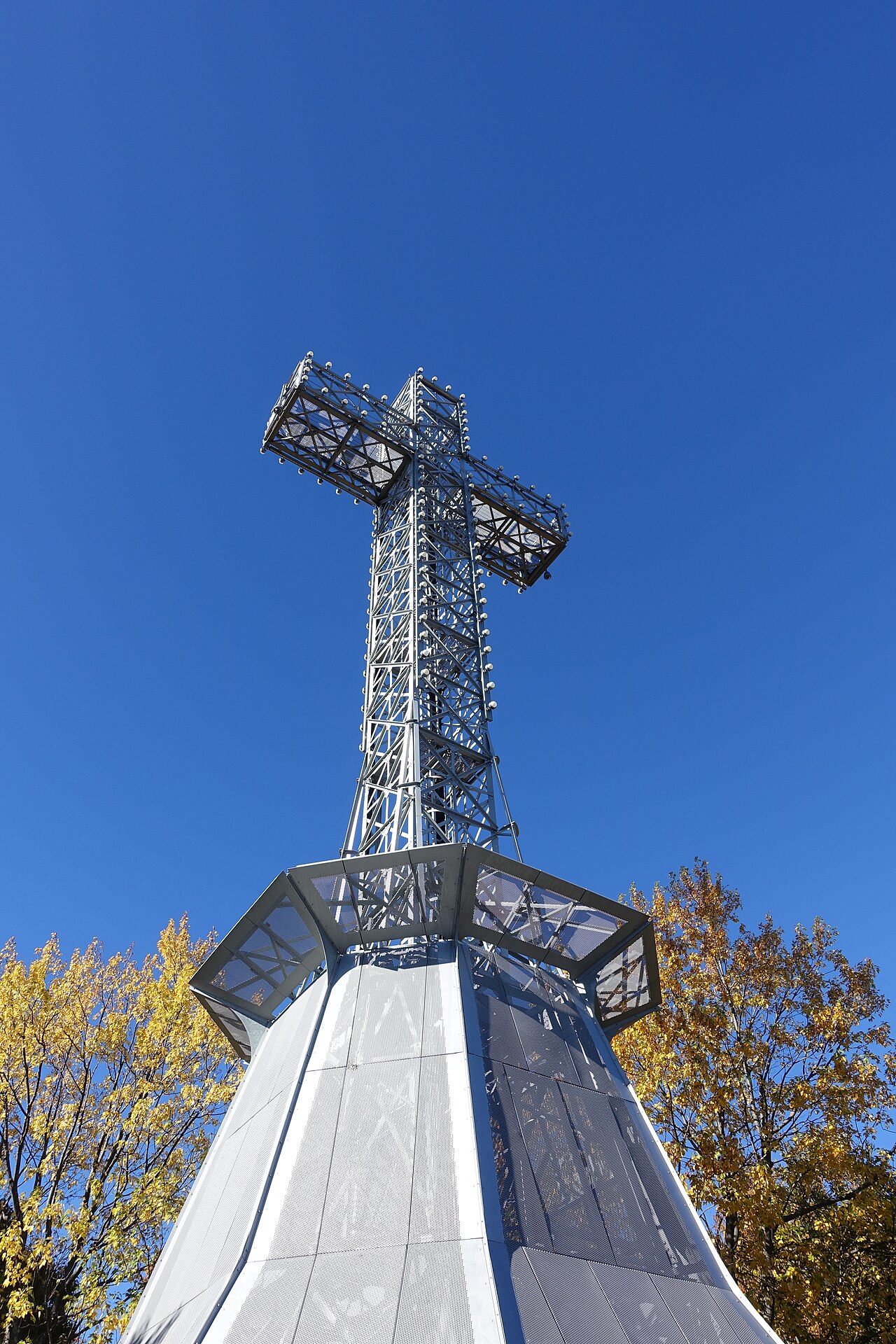 A photograph of Mount Royal Cross