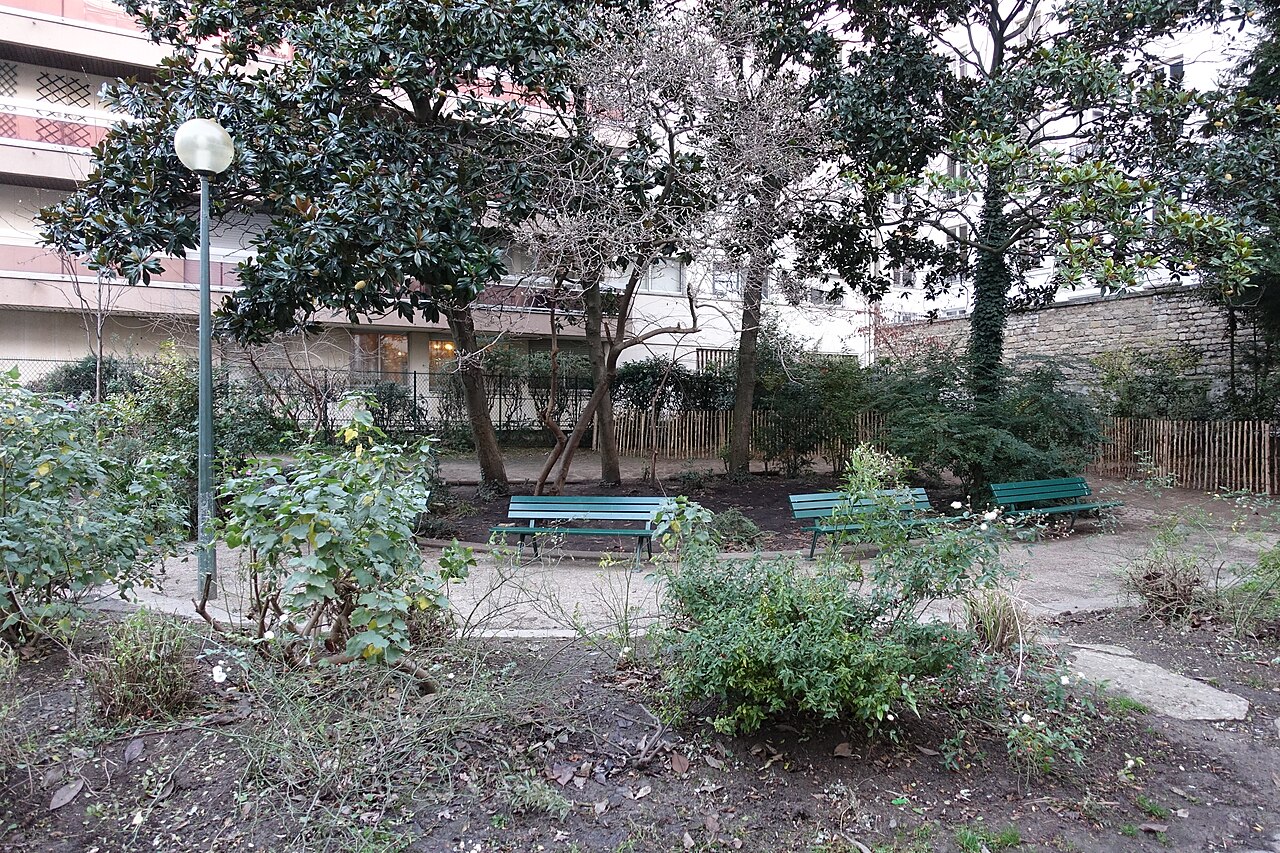 Olave-et-Robert-Baden-Powell Bahçe-Meydanı