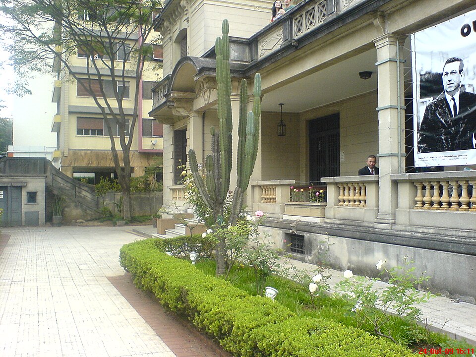 A photograph of Casa das Rosas