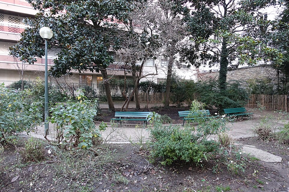 A photograph of Square Olave-et-Robert-Baden-Powell